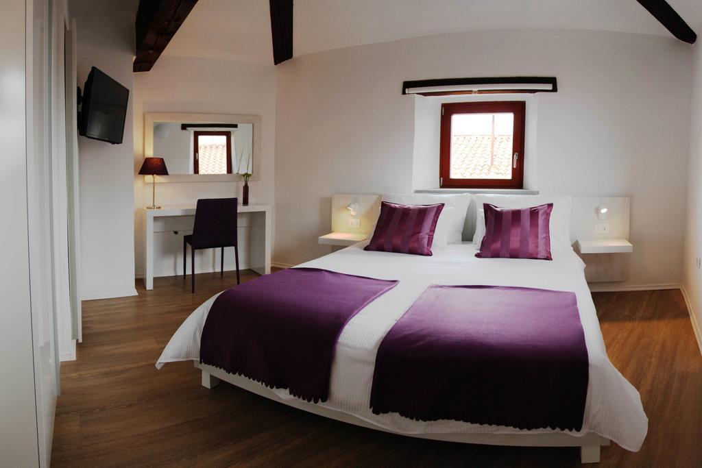 Boutique Hotel Dvor Dobrovo Eksteriør billede
